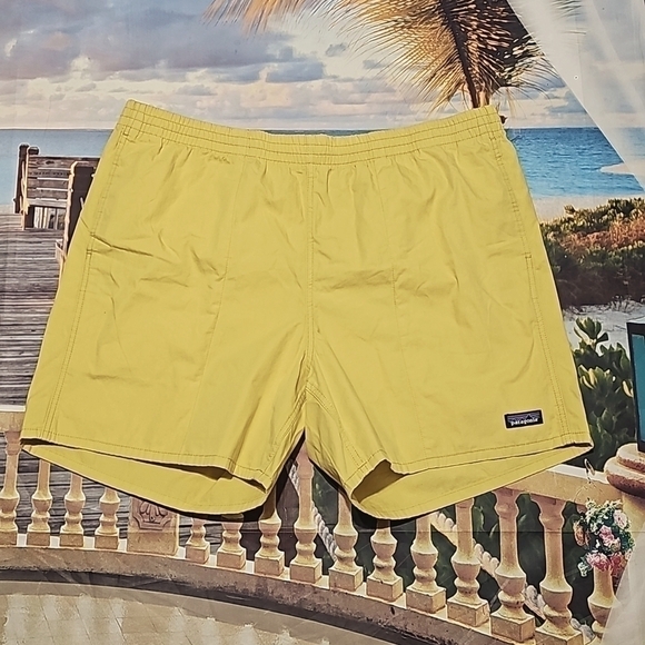 Patagonia Funhoggers Yellow Shorts Size XXL NWT - Picture 1 of 6